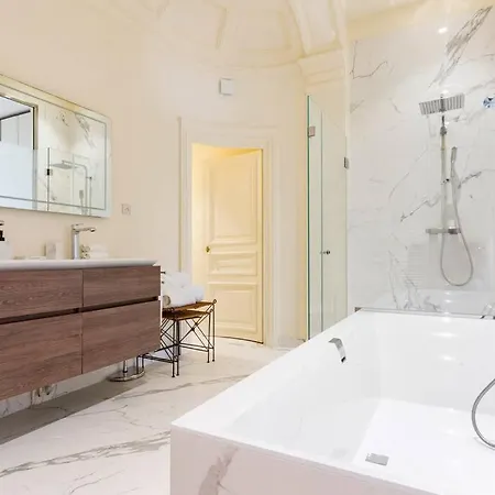 4000sqft Luxurious Designer Ave George V - Golden Triangle Παρίσι