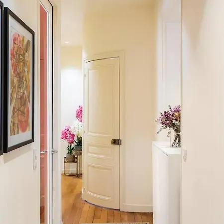 4000sqft Luxurious Designer Ave George V - Golden Triangle Παρίσι