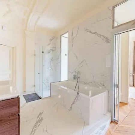 4000sqft Luxurious Designer Ave George V - Golden Triangle Παρίσι